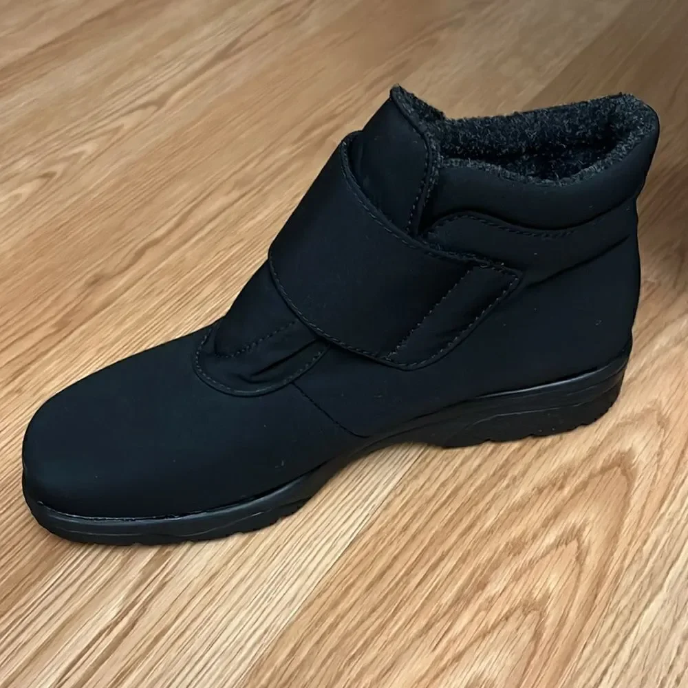 TOE WARMERS CANADA ACTIVE WOMEN’S SIZE 8 BOOTS